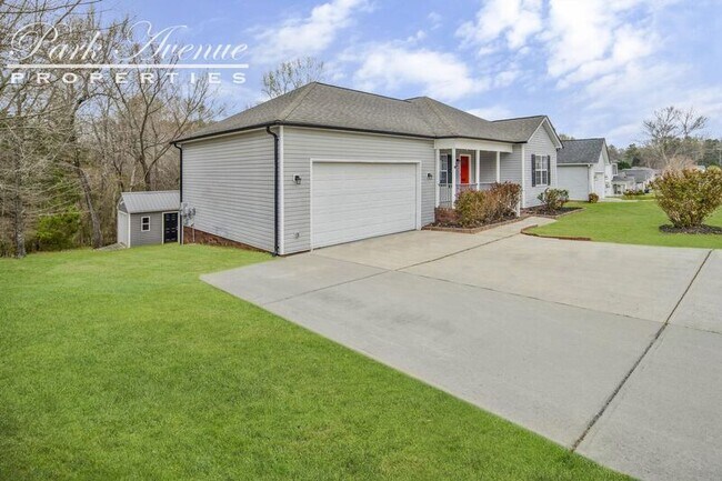 Building Photo - 1637 Red Bird Cir SE