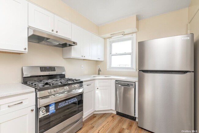 Building Photo - 438 Burkhard Ave
