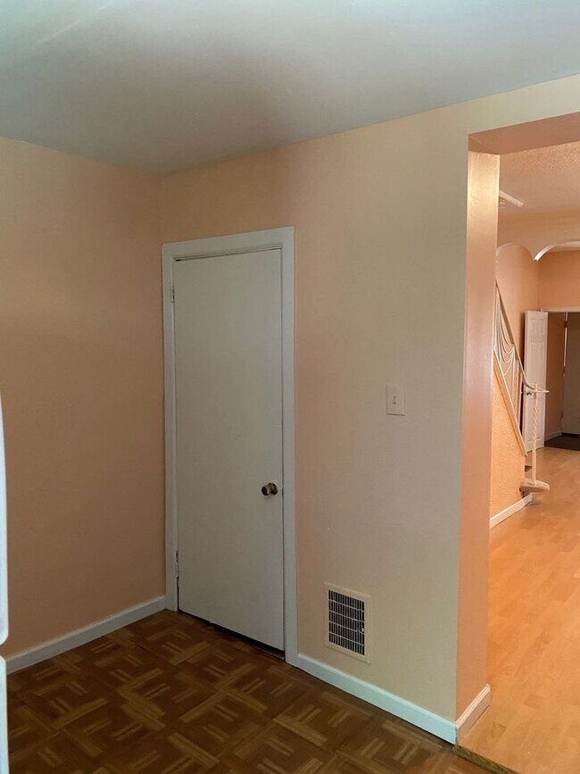 Building Photo - Lovely Home - Grays Ferry