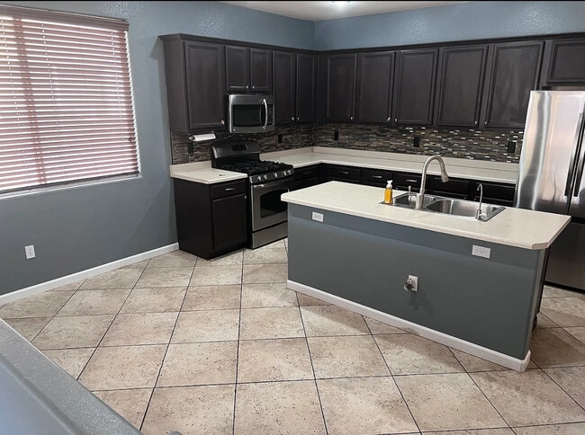 Foto del edificio - 1020 Jewel Springs Ln