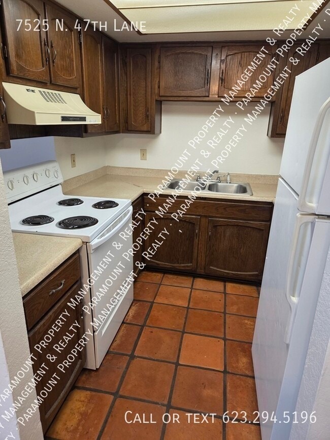 Building Photo - 7525 N 47th Ln