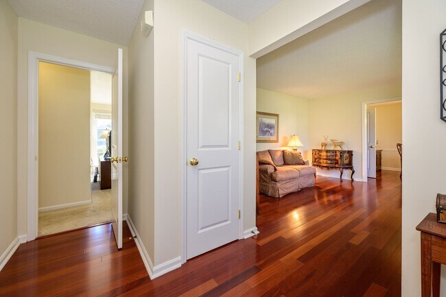 Building Photo - Charming home located in the heart of Char...