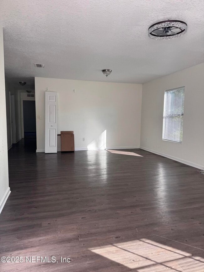 Building Photo - 241 Pecan St