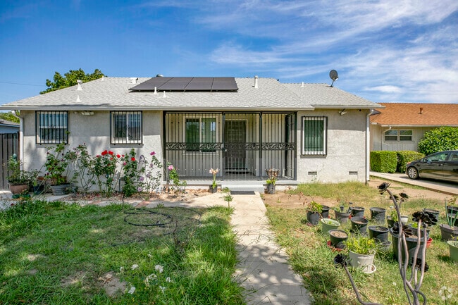 Building Photo - 10430 Langdon Ave
