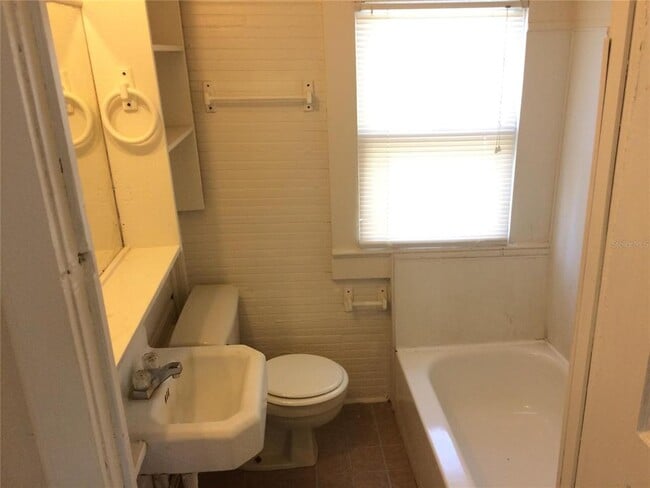 Building Photo - 114 N Chester St