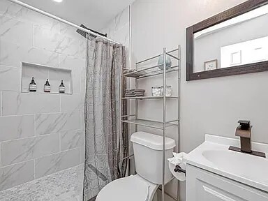 Foto del edificio - 1352 Dorothy St