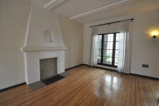 Foto del edificio - 1417 S Crescent Heights Blvd