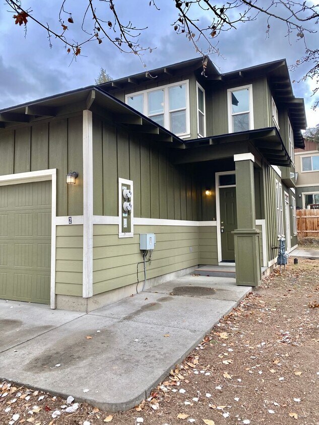 1102 NE Kayak Loop Unit 2, Bend, OR 97701 Room for Rent in Bend, OR