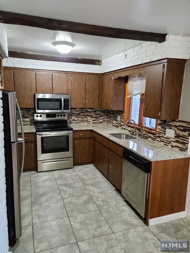 Primary Photo - 138 Scoles Ave