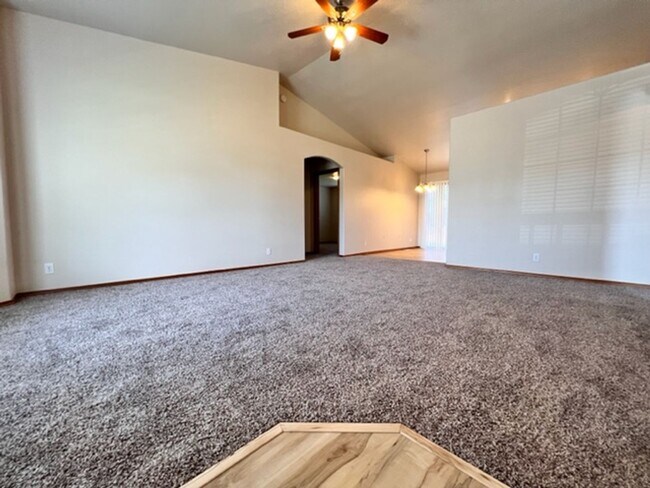 Foto del edificio - 2800 Fayette~Close to Park, Split Bedroom ...