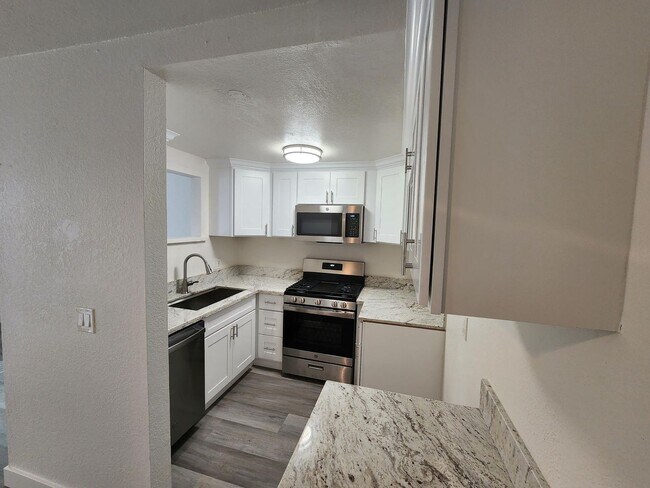 Building Photo - ElEncanto34022