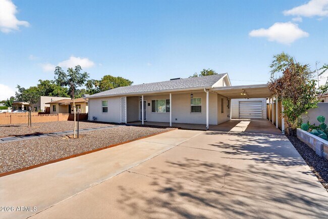 Building Photo - 1007 E Citrus Wy