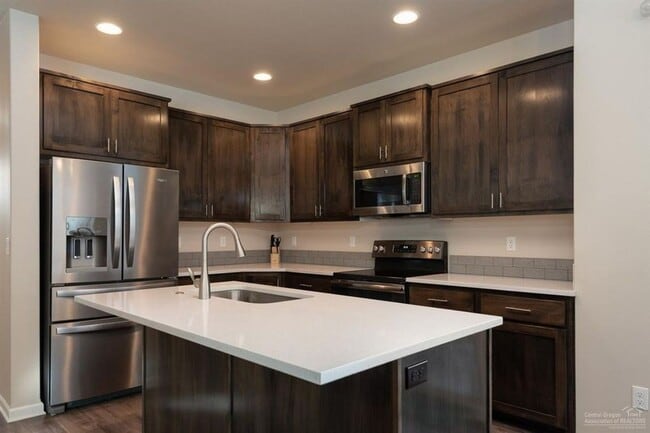 Foto del edificio - Well maintained home in SE Bend with AC!