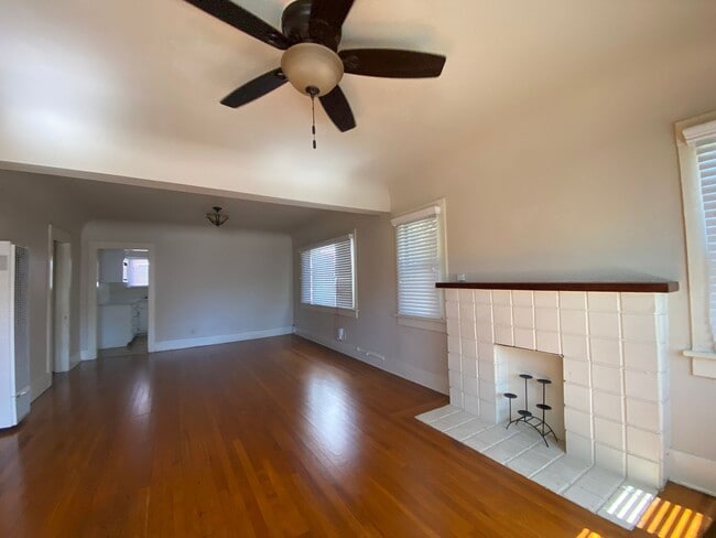 Building Photo - Cute House Less than 2 Blocks to Morley Fi...