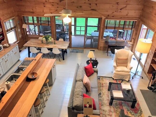 Foto del edificio - 310 Twin Lakes Rd