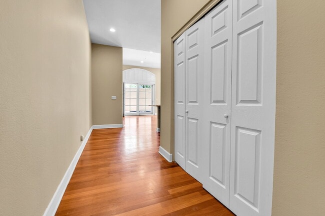 Building Photo - $1,900.00, 1 bed, 1 bath, located in Denve...