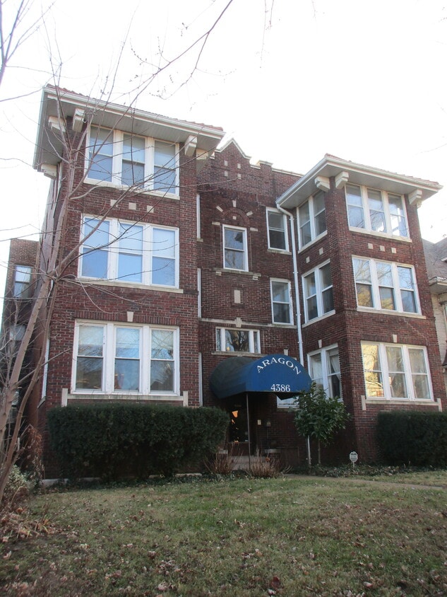 Primary Photo - 4386 W Pine Blvd