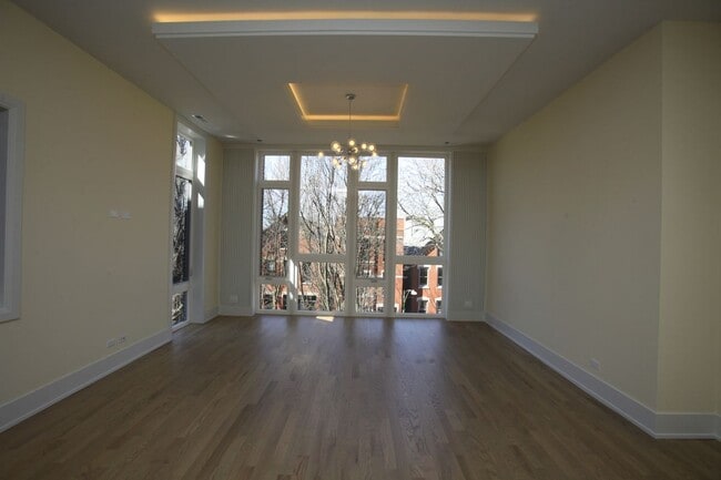 Foto del edificio - 1029 N Winchester Ave