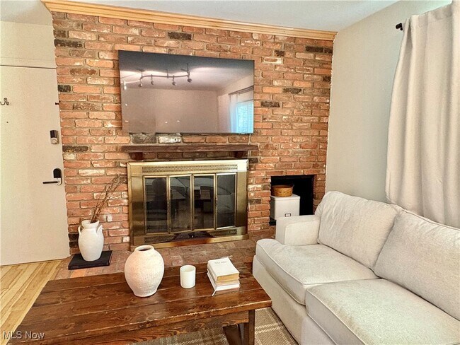 Foto del edificio - 6910 Carriage Hill Dr
