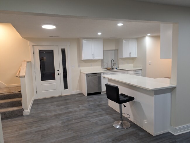 Building Photo - 3603 Sunnyview Rd NE