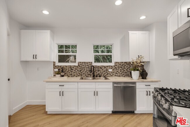 kitchen - 912 Sanborn Ave