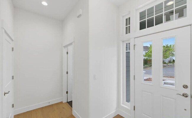 Foto del edificio - Spacious Custom Built Home in NW Corvallis