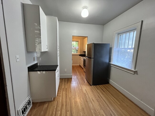 Building Photo - 417 5th Ave N