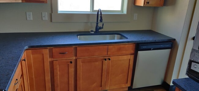Building Photo - 947 N Camas Ln