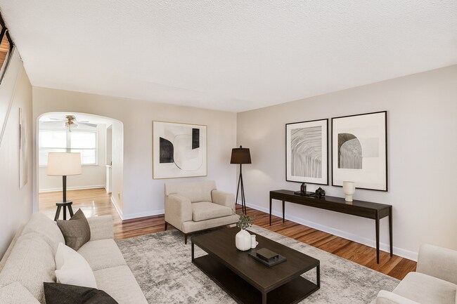 Building Photo - BIG THREE BEDROOM HOUSE FOR RENT ON 7TH ST...