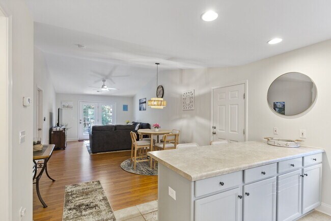 Foto del edificio - 2 bed, 2 bath, Furnished for Short Term Lease in Seneca