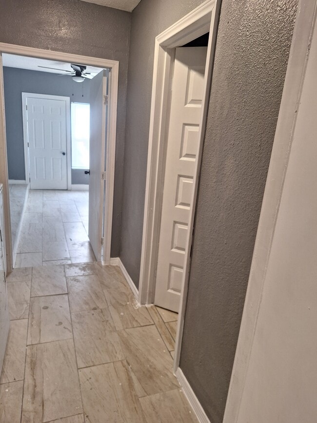 Building Photo - 2123 Chatham Square Ct