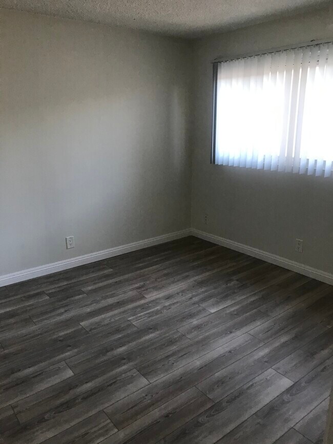 Foto del edificio - 324 W Imperial Ave