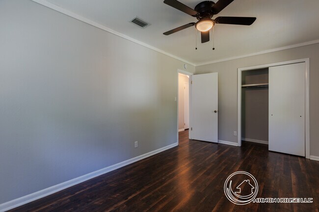 Building Photo - 818 Abbiegail Dr