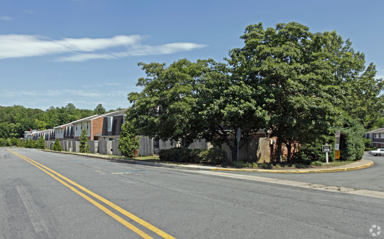 Foto del edificio - Crown Square Apartments