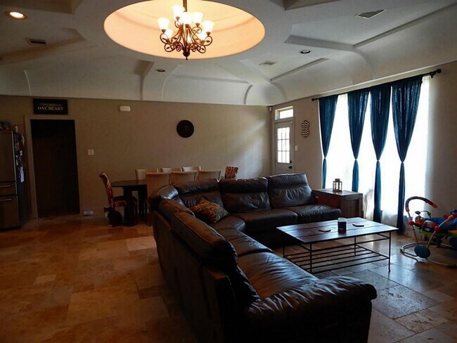 Building Photo - 513 Cactus Drive