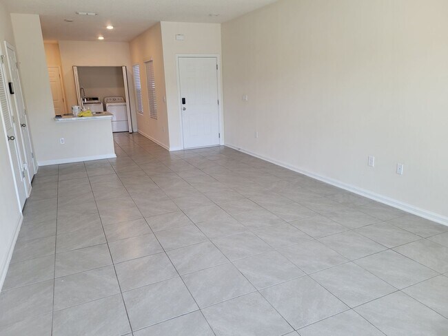 Foto del edificio - New beautiful Three bedroom Two and a half bath two-story townhome