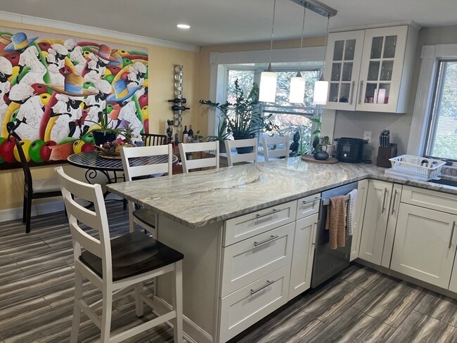 Building Photo - 94 Oakwood Ave