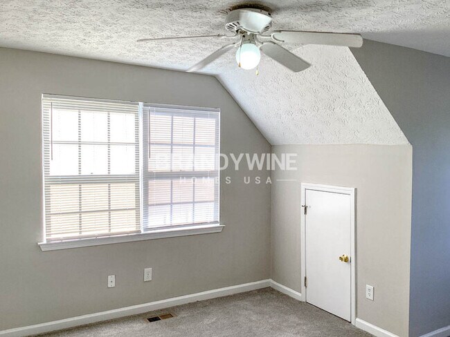 Building Photo - 5695 Meadow Ln