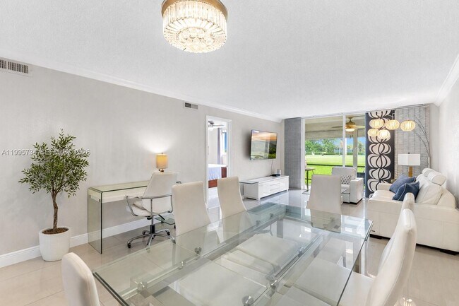 Foto del edificio - 9200 N Hollybrook Lake Dr