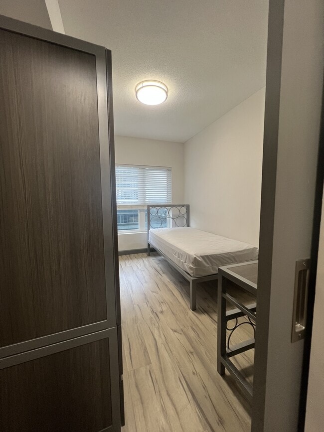 Building Photo - 258B-258B Sunview St