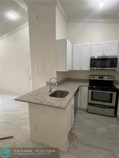 Building Photo - 611 Lyons Rd