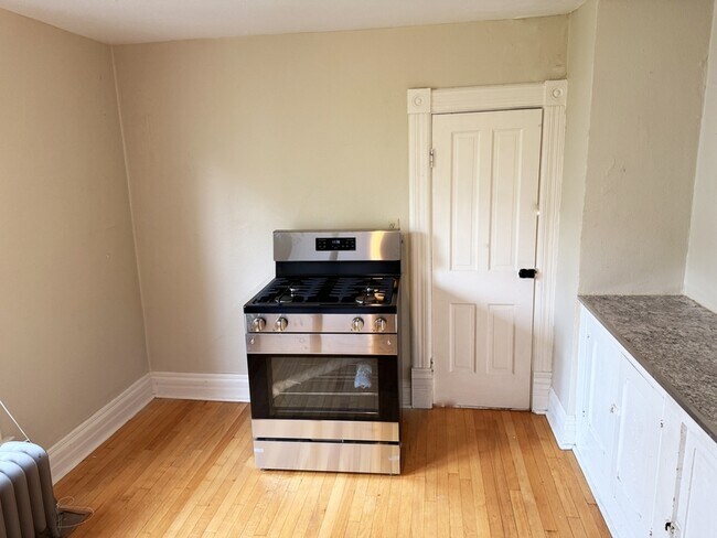 Building Photo - 238 Scott Ave