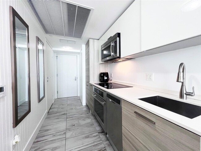 Foto del edificio - 1300 Brickell Bay Dr