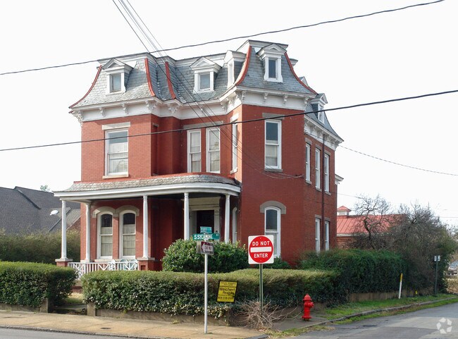 Foto del edificio - 634 S Sycamore St