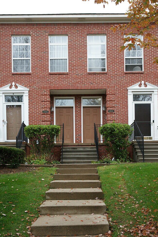 Building Photo - 42635 Park Cresent Dr