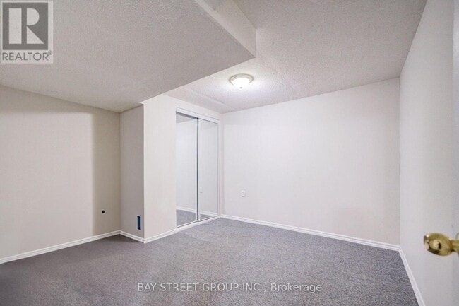 Building Photo - 94 Marydale Ave