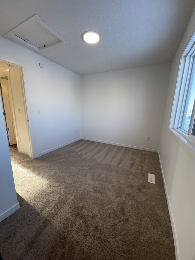 Photo du bâtiment - 244 Marquis Blvd NE