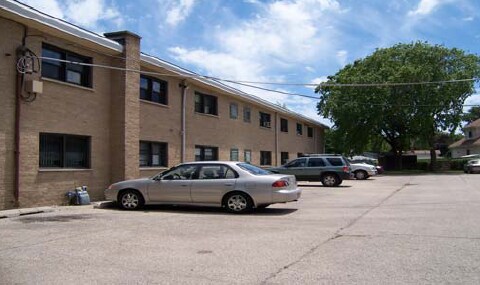 Parking Area - 78 Glendale St