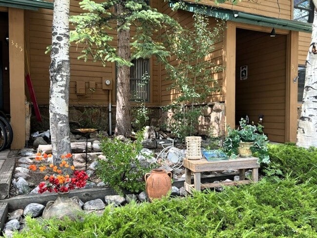 Building Photo - 345 N Chipmunk Cir