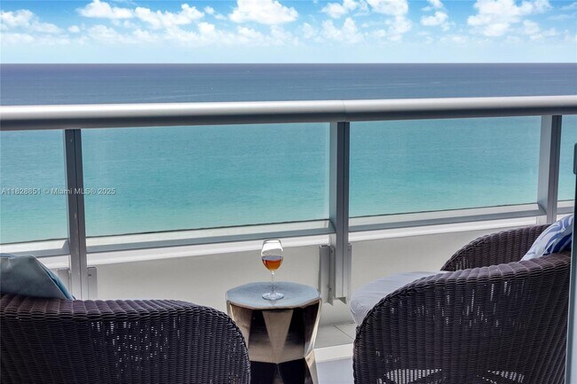 Foto del edificio - 6799 Collins Ave